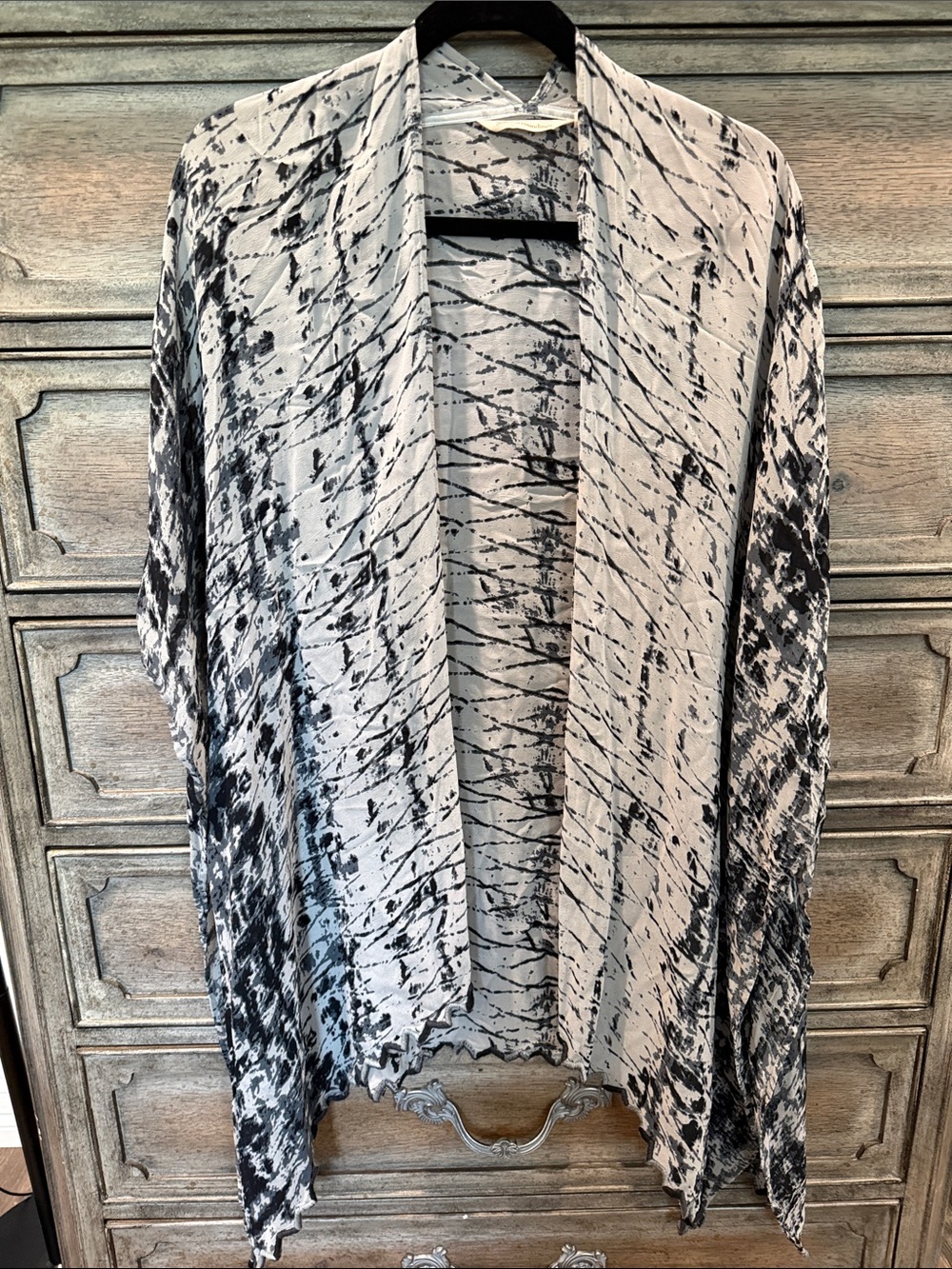 Soft Surroundings Black & White Open-Front Drape Kimono